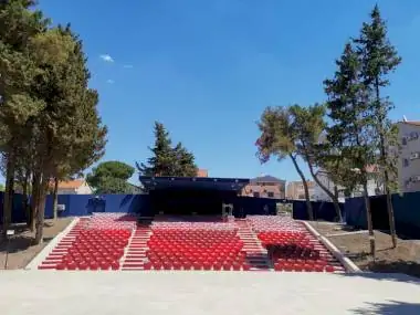 Eding LJETNO KINO – BIOGRAD NA MORU slika